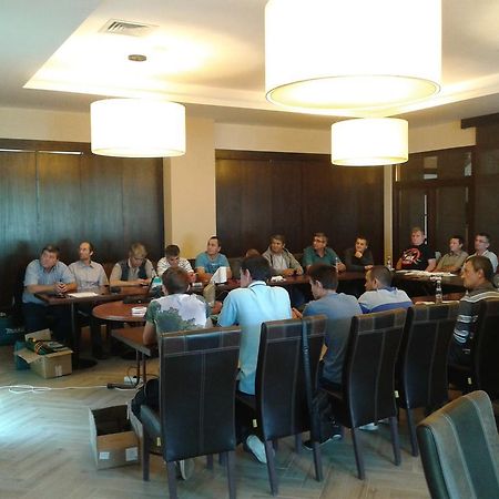 Pensiunea Berna Bacau Ngoại thất bức ảnh