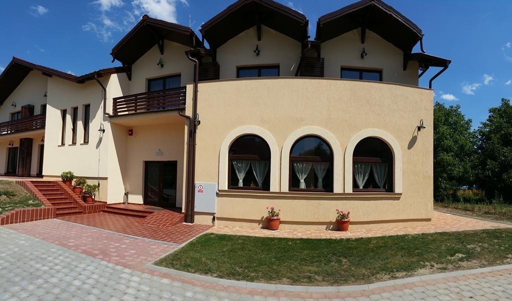 Pensiunea Berna Bacau Ngoại thất bức ảnh