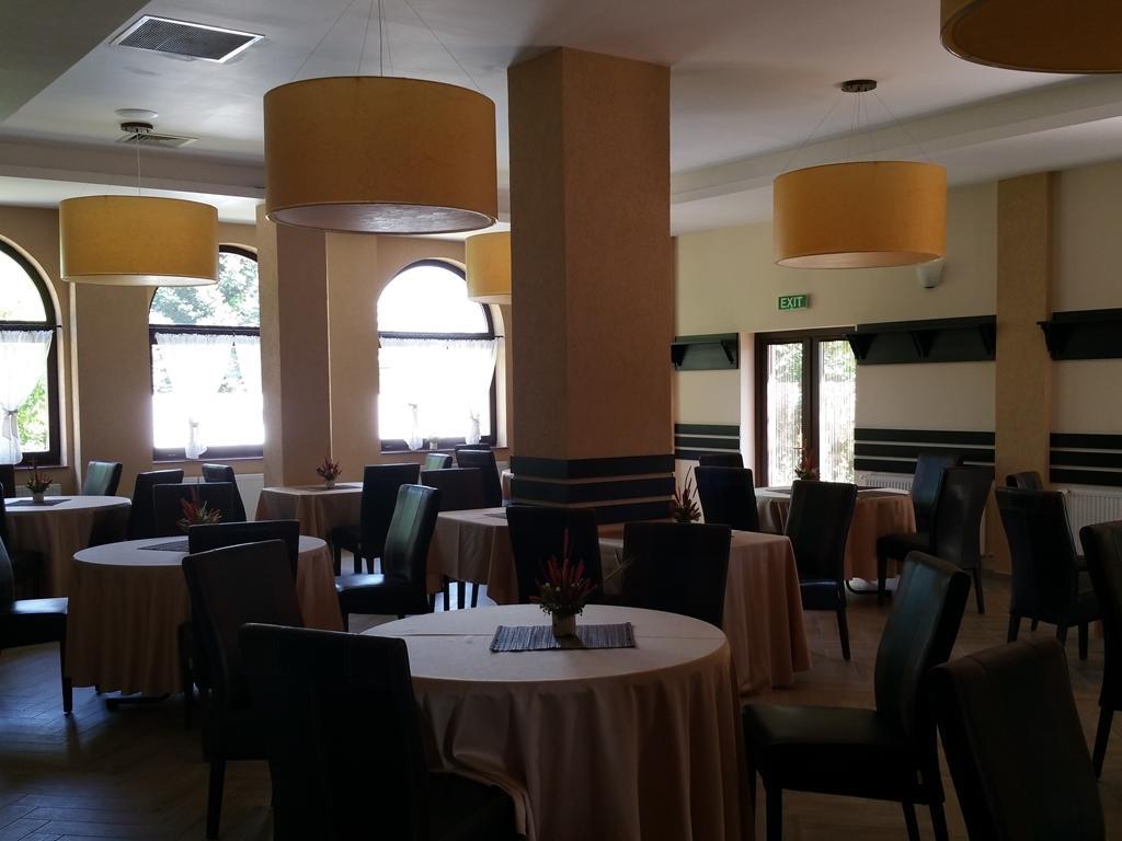 Pensiunea Berna Bacau Ngoại thất bức ảnh
